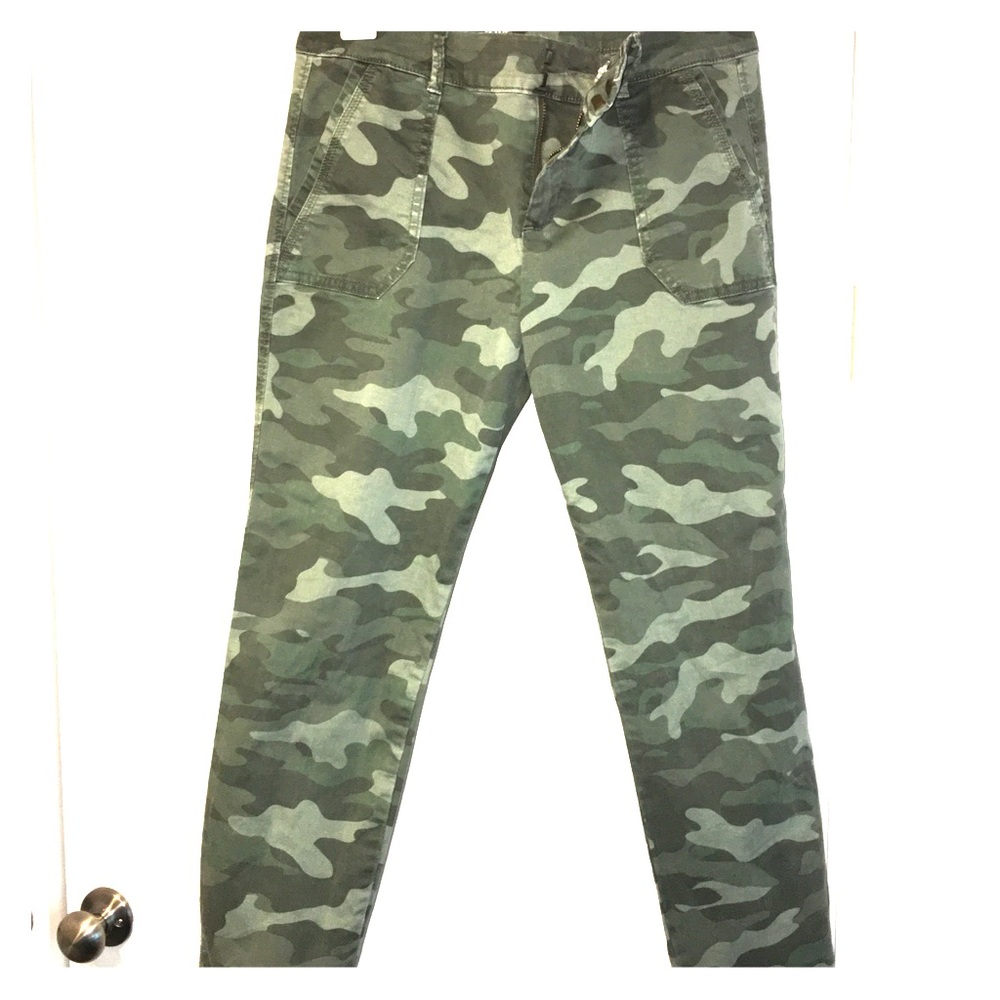 Camo Skinny ankle pants